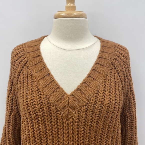 American Eagle Chunky Knit Oversized V-Neck Pullover Sweater Brown Small - Picture 2 of 8